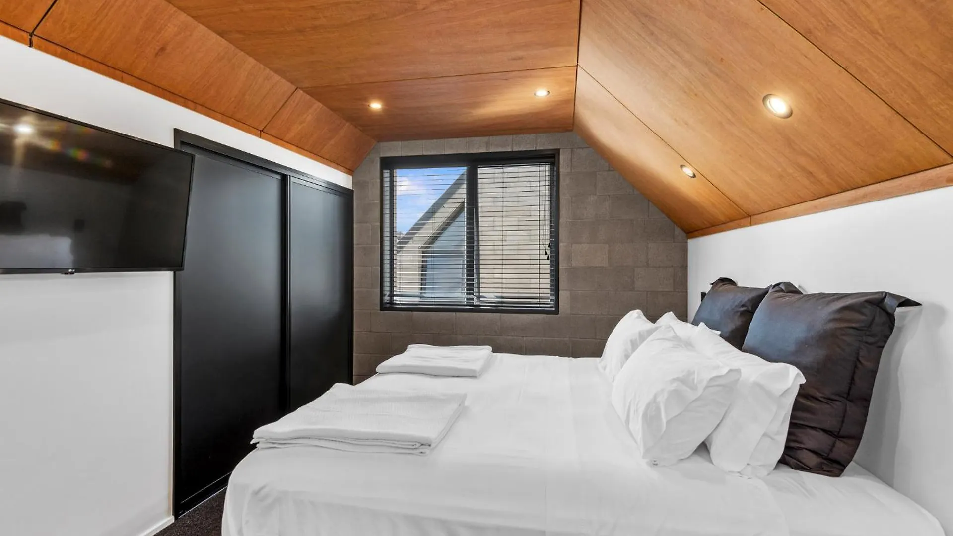 Divine On Derby - Christchurch Holiday Home