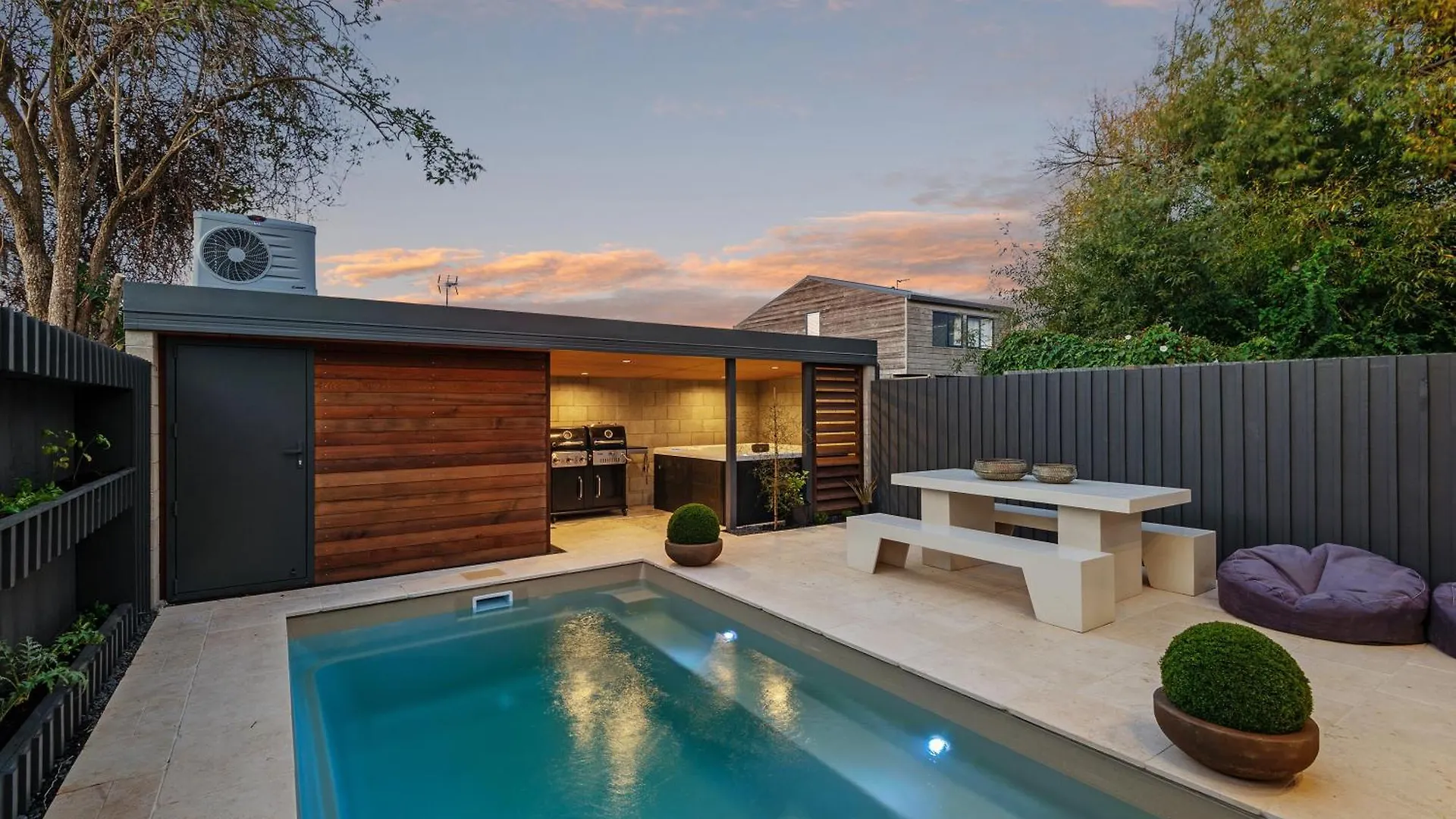 Divine On Derby - Christchurch Holiday Home